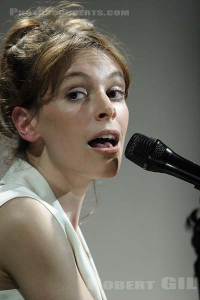 EMILY LOIZEAU - 2006-03-17 - PARIS - La Comedia - 